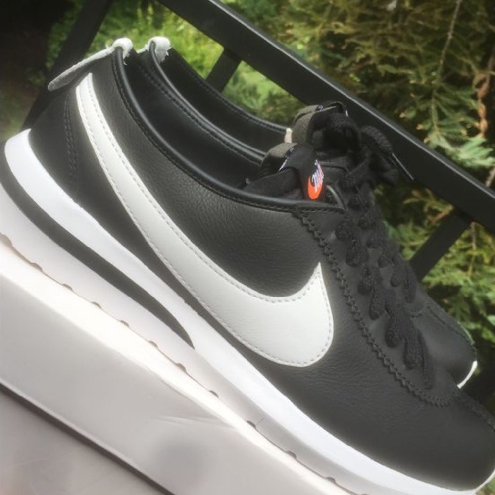Nike Roshe Cortez Size 9